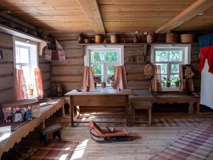 Просторный загородный дом