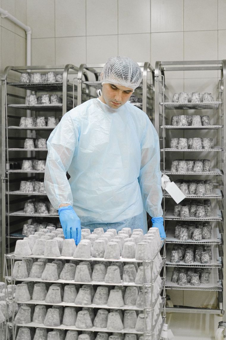 Хранение продуктов и порядок на складе — одна из зон, на которую обращают внимание