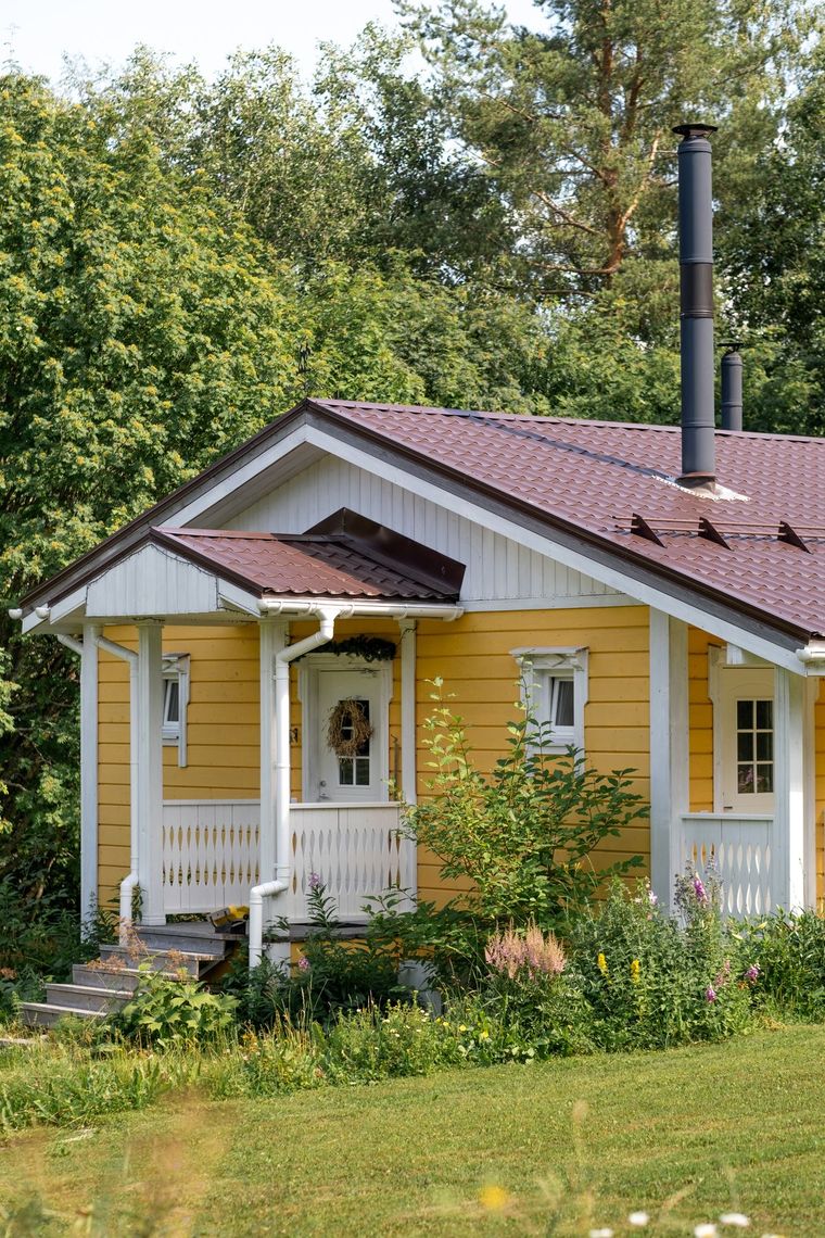 Крыльцо, окна и двери — первое, что нужно осмотреть