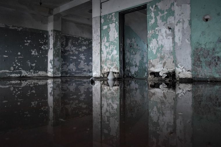 Первое — безопасность: вода и электричество несовместимы